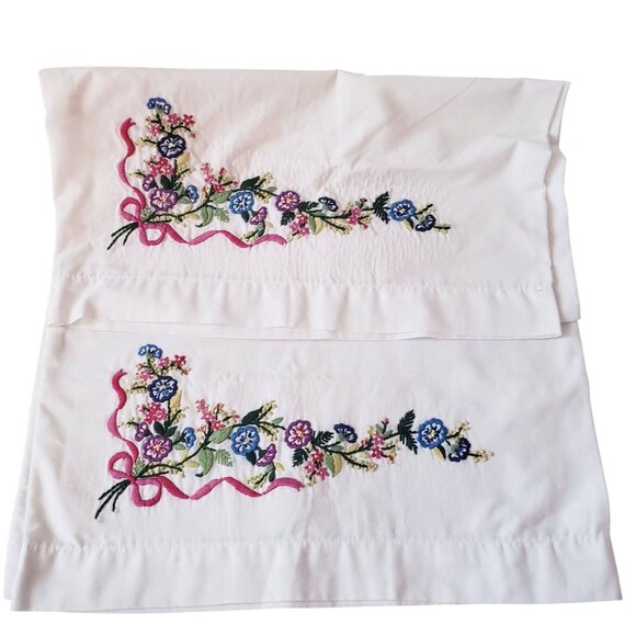 Set of 2 Vintage Embroidered Pillowcases Standard Size Floral Ribbon Cottage - Picture 1 of 13